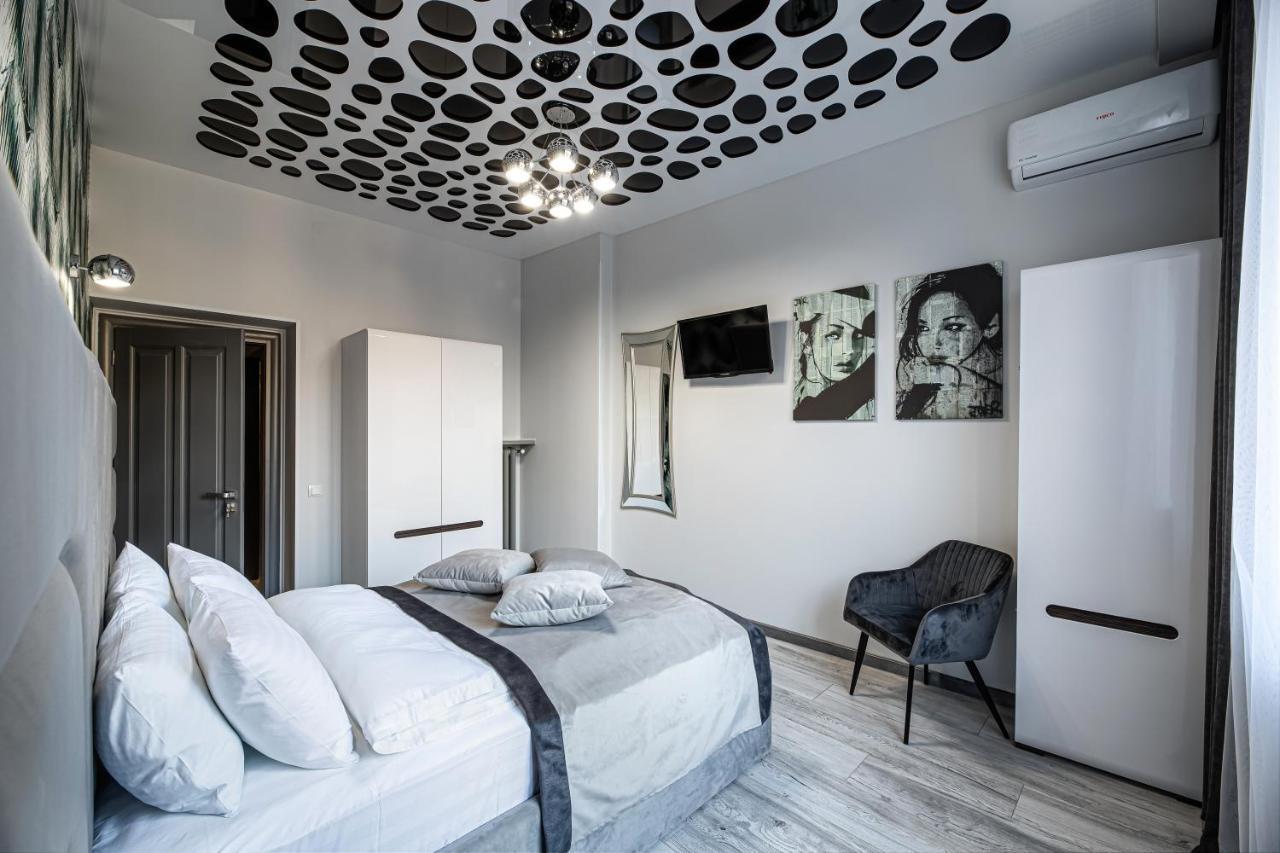 Levia Apartment-With 2 Bedrooms In The Old Town Lviv Ngoại thất bức ảnh